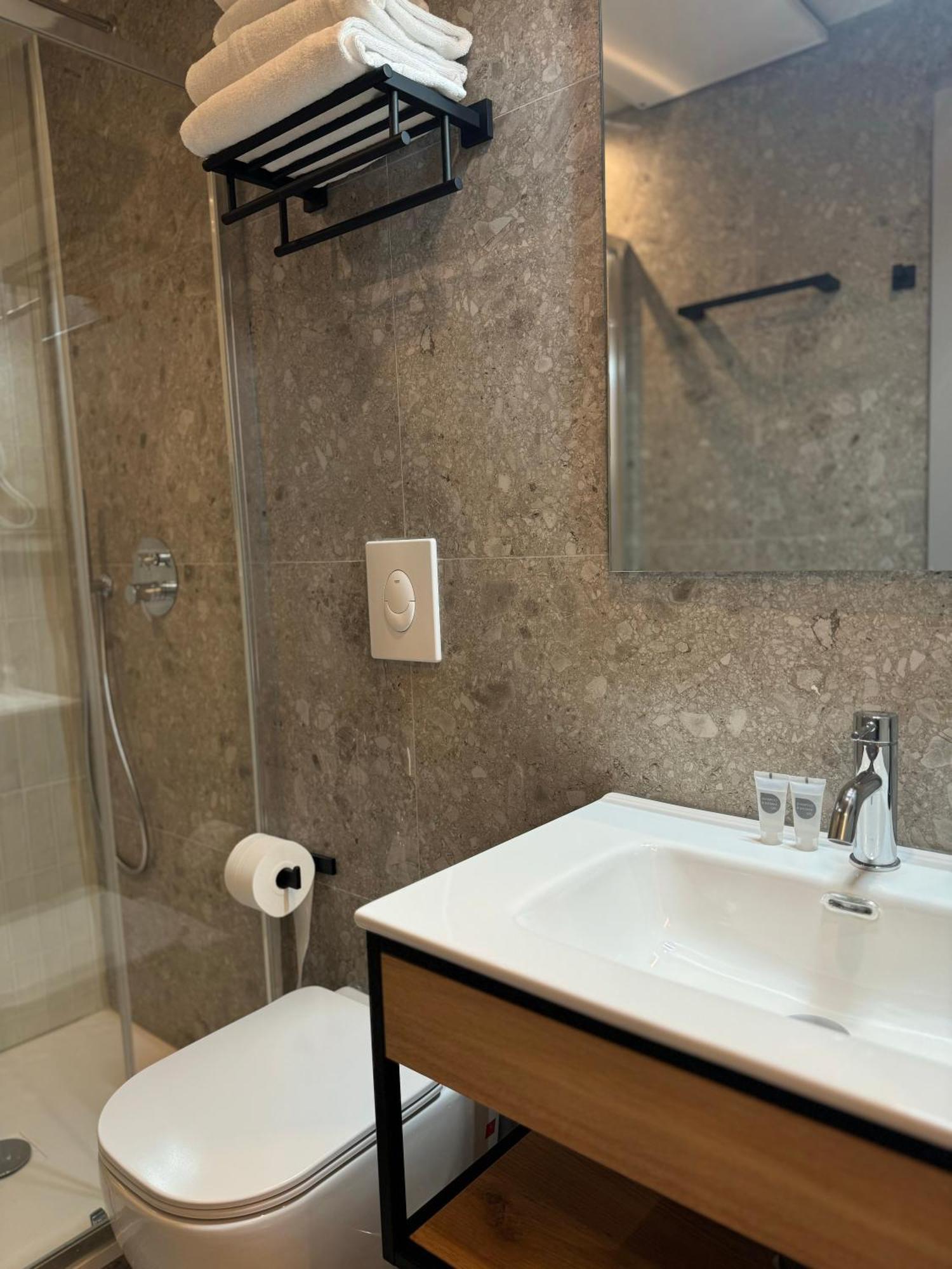 Honeycomb Guesthouse Rome Bagian luar foto