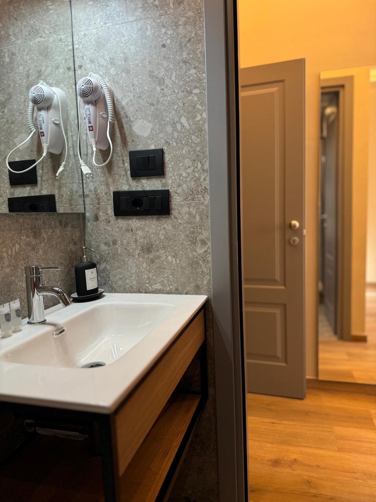 Honeycomb Guesthouse Rome Bagian luar foto