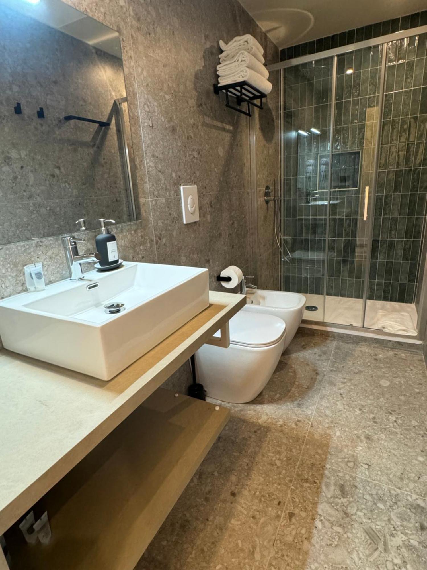 Honeycomb Guesthouse Rome Bagian luar foto