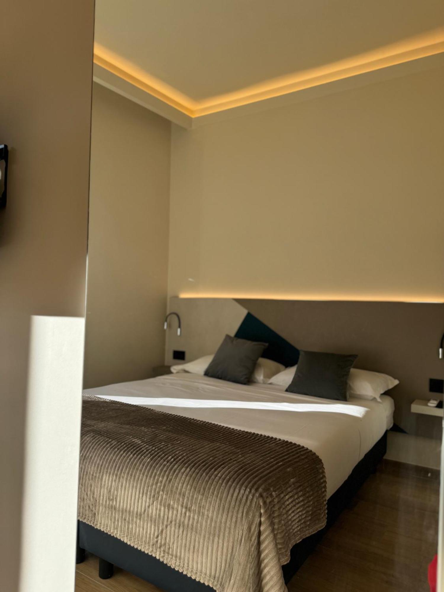 Honeycomb Guesthouse Rome Bagian luar foto
