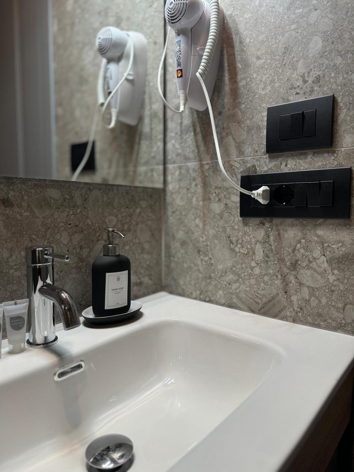 Honeycomb Guesthouse Rome Bagian luar foto
