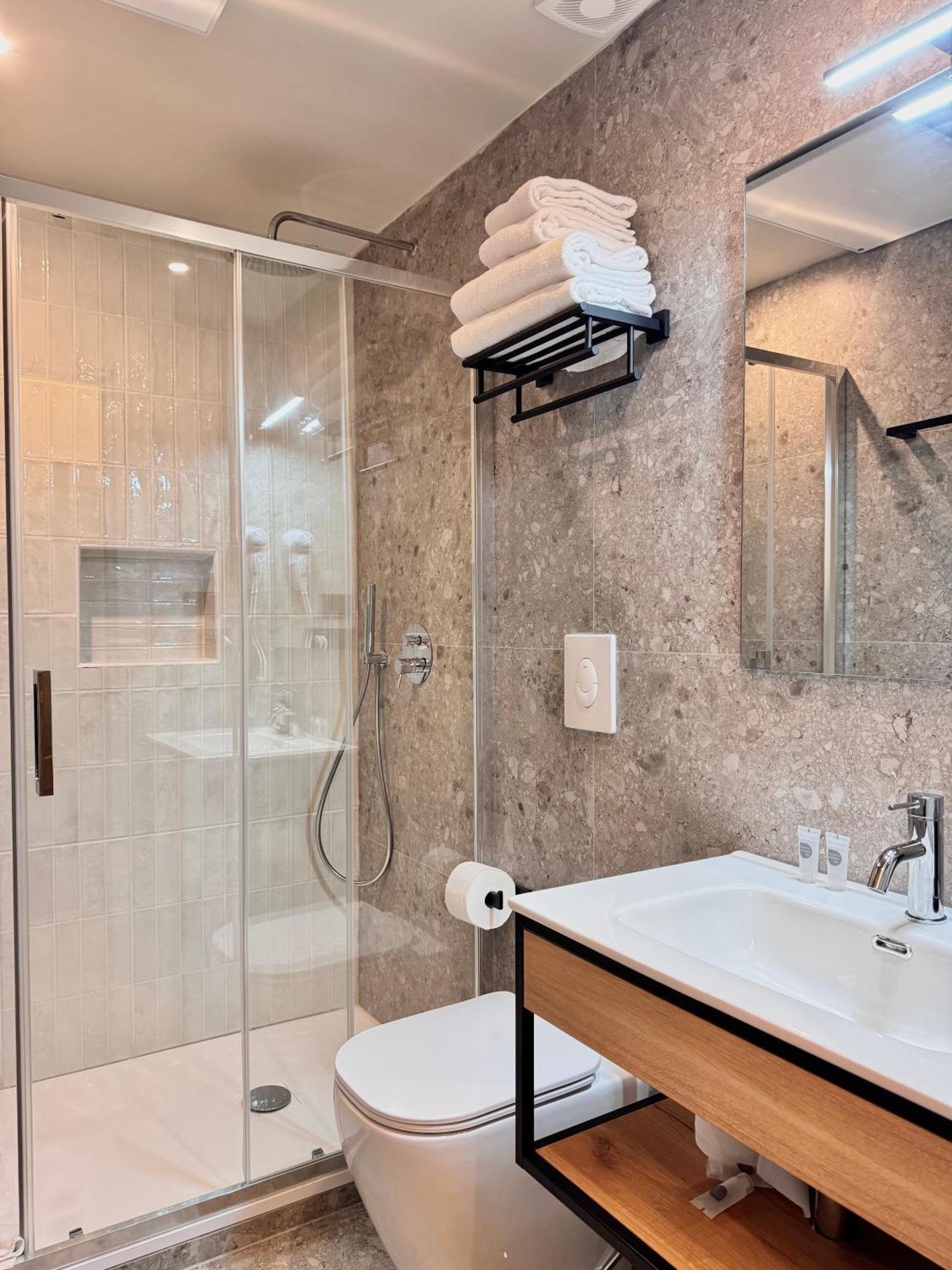 Honeycomb Guesthouse Rome Bagian luar foto