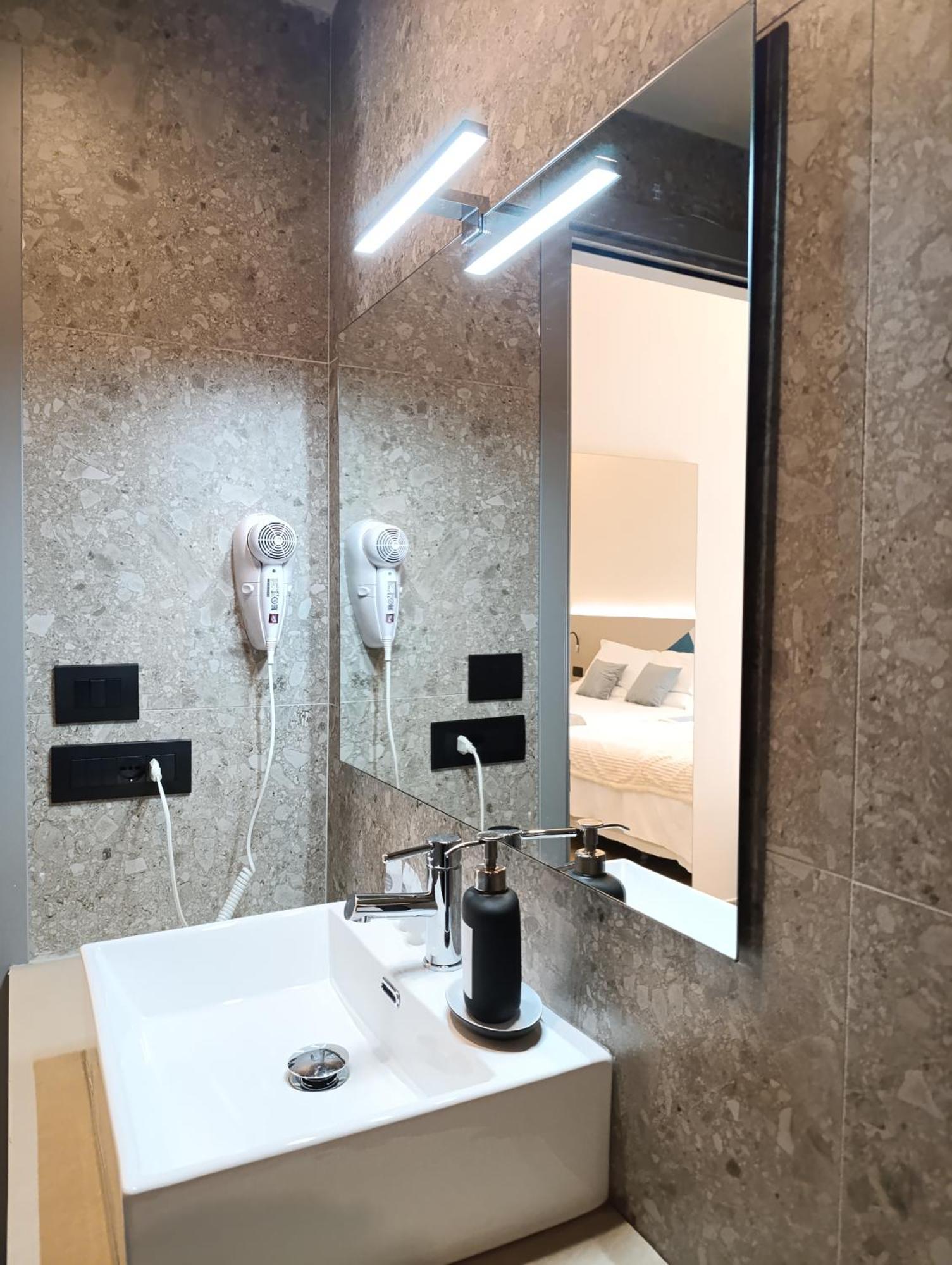 Honeycomb Guesthouse Rome Bagian luar foto