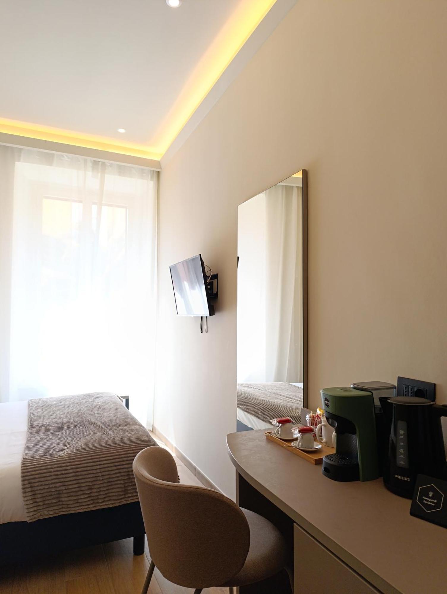 Honeycomb Guesthouse Rome Bagian luar foto